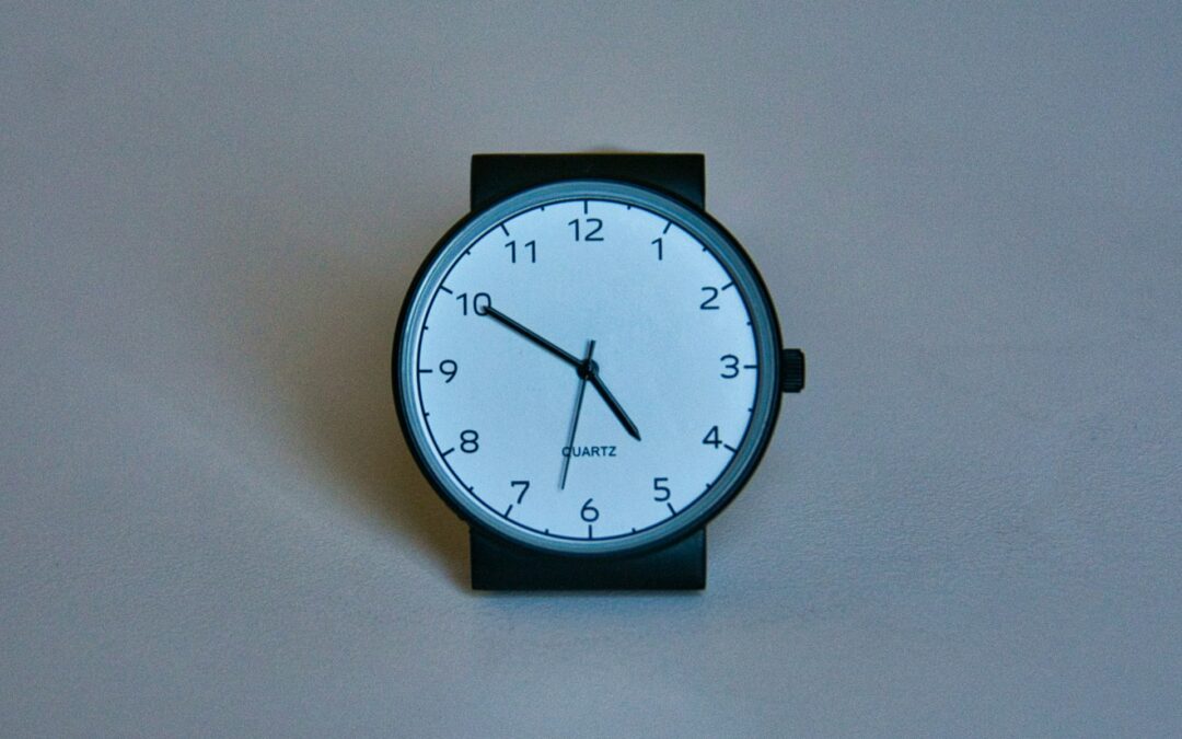 How to Wake Up at 5:00 AM Without an Alarm?